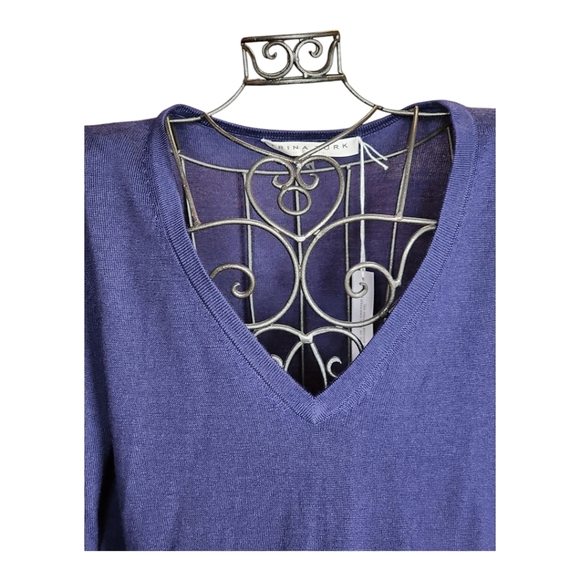 Trina Turk Navy 100% Merino Wool Fringe Sweater V-Neck Medium - Chic & Cozy - Picture 4 of 9